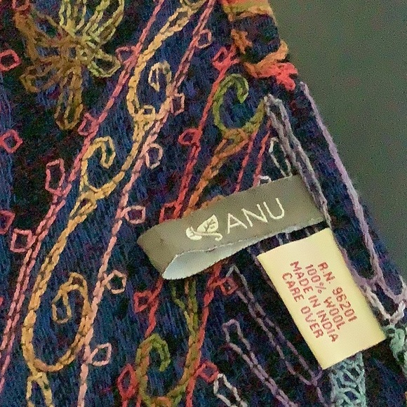 Women’s Full length Shaw. Beautiful colors. Very Warm Sold at Anthropologie - Picture 7 of 9